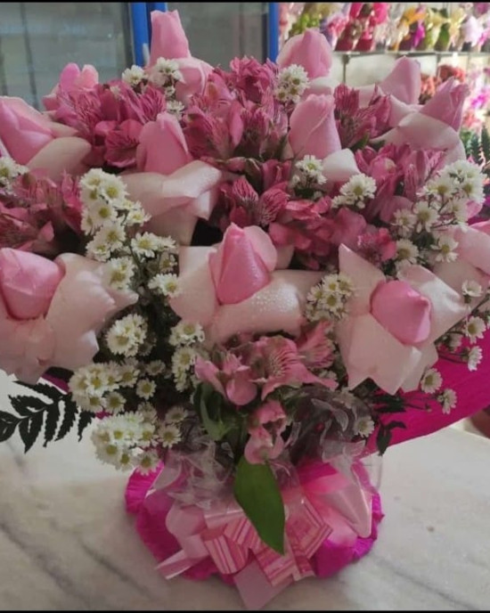 buque-rosas-astromelias-rosas-redimensionado